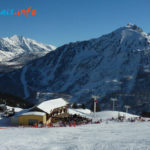 vue sur la gare d'arrivée et panorama sur l'Italie
