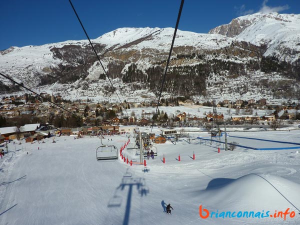 Début de la ligne avec vue sur le front de neige de Monêtier