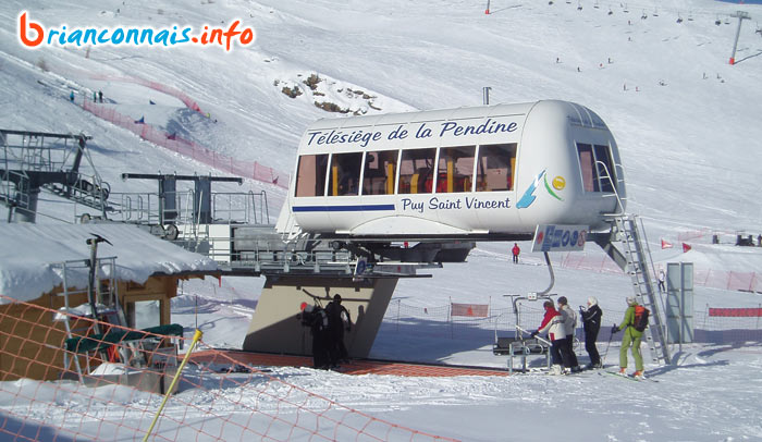 La gare aval du télésiège de la Pendine avec son tapis d’embarquement