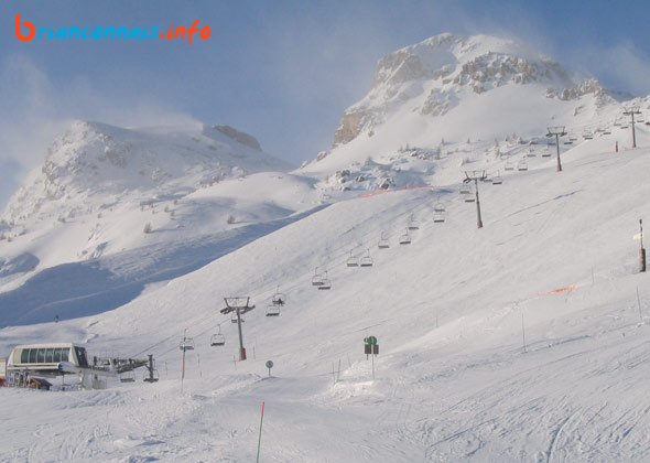 photo télésiège rocher blanc