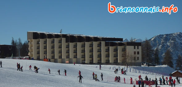 immeuble les chalmettes à montgenèvre en hiver