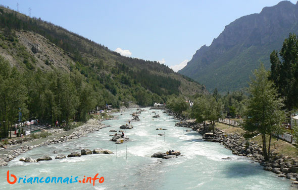 stade eau vive argentière la Bessée