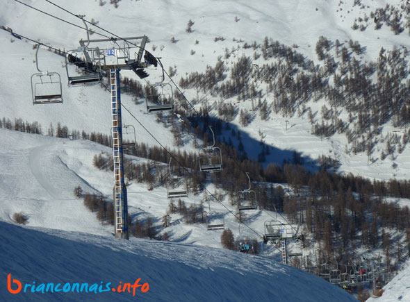 télésiège cote chevalier à villeneuve sur le domaine de serre chevalier vallée